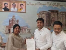 बालेवाडीमध्ये इनडोअर नाट्यगृह, फुटपाथ दुरुस्ती आणि अतिक्रमणाविरुद्ध महापौरांकडे निवेदन